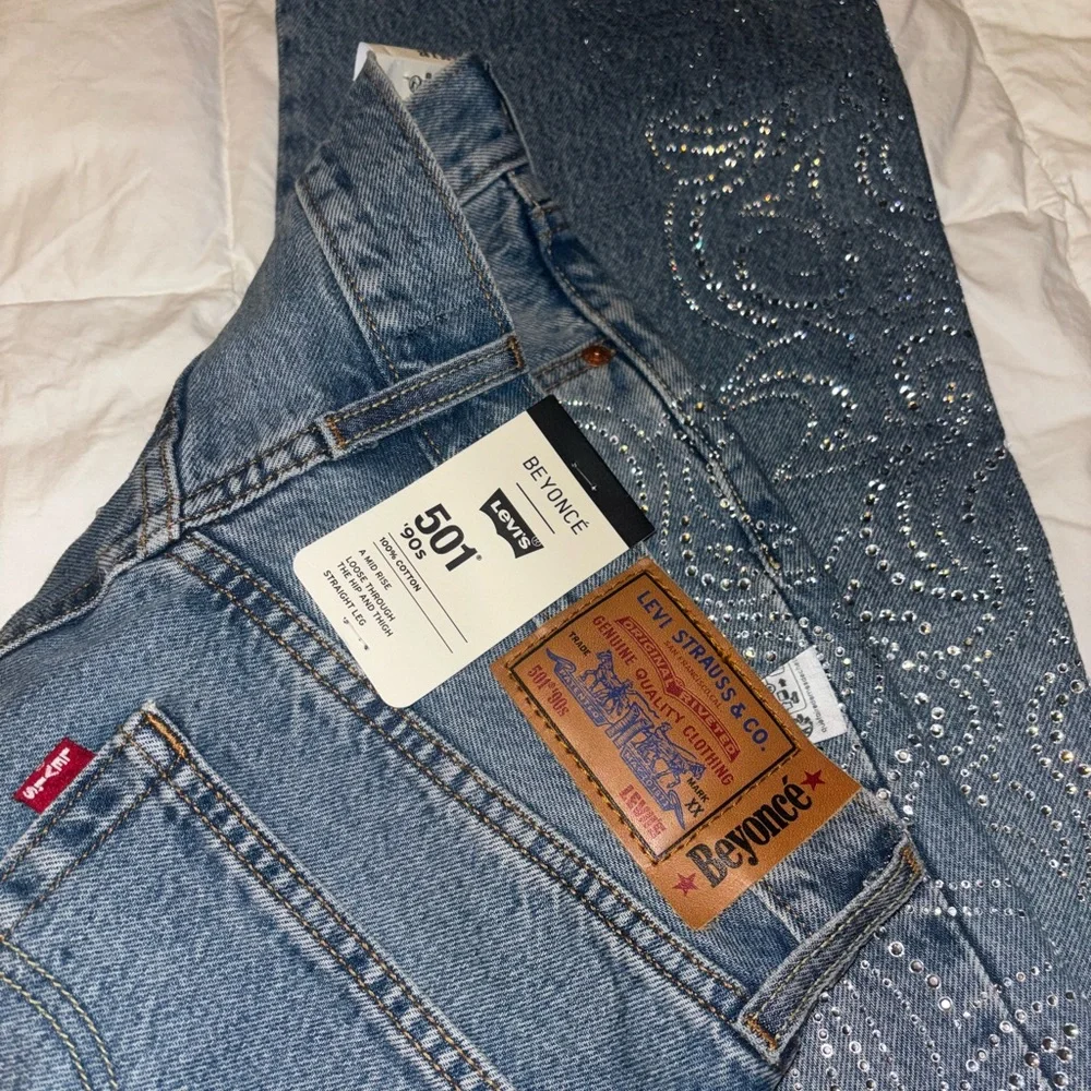 BEYONCÉ X LEVI’S 501® '90S WOMEN'S 28 x 30 - Picture 7 of 14